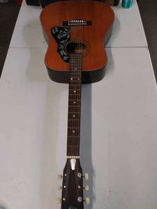 lot 5844 image: Vintage Checkmate 145 Hummingbird Style Acoustic Guitar