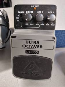 lot 5858 image: Behringer UO300 Ultra Octaver Pedal