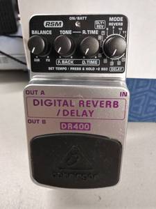 lot 5870 image: Behringer DR400 Digital ReverbDelay Stompbox Pedal