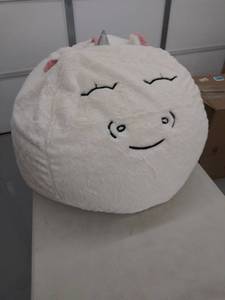 lot 8753 image: big Joe white unicorn beanbag chair with handle DAMAGED, small rip on bottom