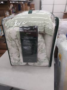 lot 8774 image: Laura Ashley Home King 7 piece complete bed set