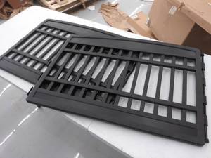 lot 8837 image: short black plastic gate, baby gate or pet gate