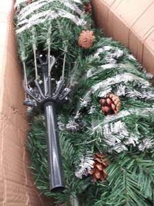 lot 8848 image: usikey Christmas tree