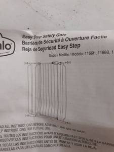 lot 8980 image: Regalo Easy Step Extra tall METAL walk through Saftey Gate White