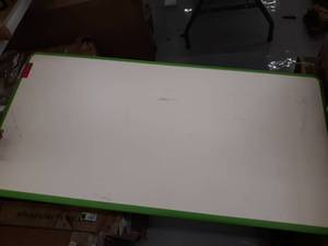 lot 8981 image: White and Green Table