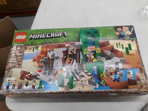 lot 9022 image: Lego Minecraft The Creeper Mine 21155