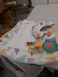 lot 9026 image: Fisher Price Safari Dreams Music and Lights Gym