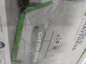 lot 9155 image: Cushy Form Trifold Mattress Single with storage case 75 x 25 x 4
