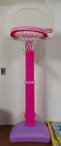 lot 713 image: Little Tikes Basketball Hoop - Pink