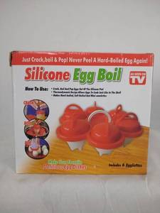 lot 774 image: 6 X Hot Silicone Egglettes Egg Cooker