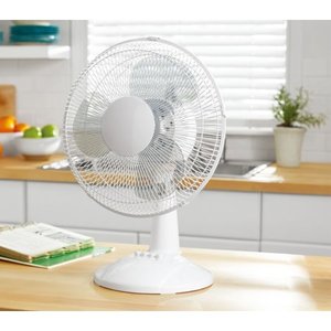 lot 806 image: Mainstays 12 Table 3-Speed Fan