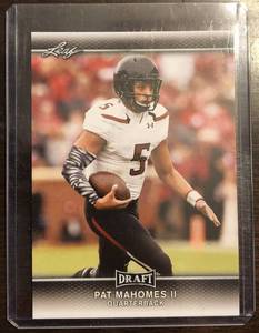 lot 1060 image: 2017 Leaf Draft Patrick Mahomes II Football Rookie Card Kansas City Chiefs