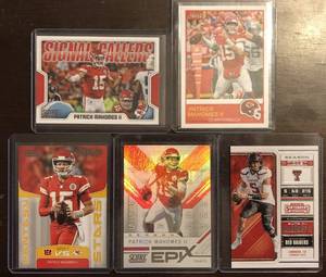 lot 1068 image: Lot of Five Patrick Mahomes Football Trading Cards - Score, Contenders Draft, Signal Callers Insert