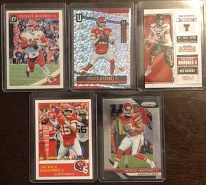 lot 1074 image: Lot of Five Patrick Mahomes Football Trading Cards - Score, Contenders Draft, Unparalleled, Prizm, Optics - Kansas City Chiefs