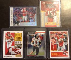 lot 1079 image: Lot of Five Patrick Mahomes Football Trading Cards - Score Signal Callers, Contenders, Score Insert, Prizm - Kansas City Chiefs