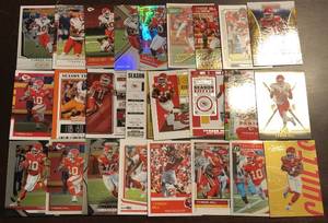 lot 1092 image: Lot of 25 Different Tyreek Hill Kansas City Chiefs Football Trading Cards