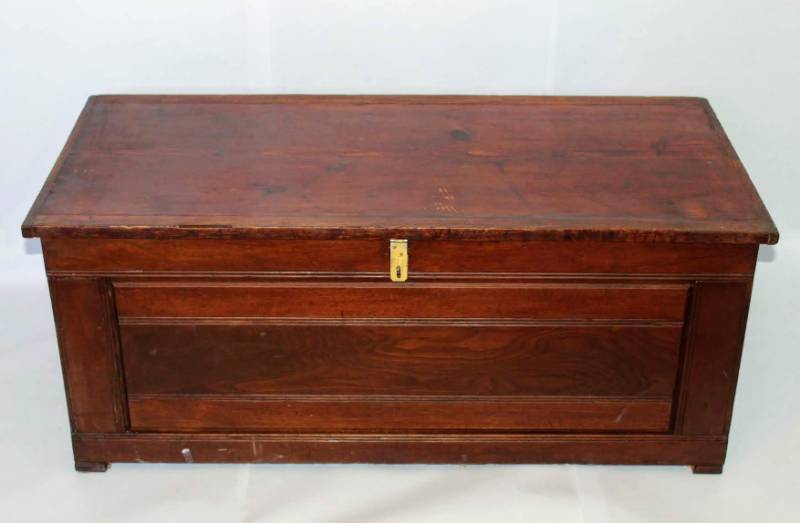 lot 2007 image: Solid Wood Hope Chest