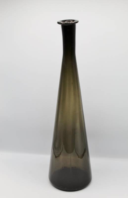 lot 2050 image: 20 Tall Glass Vase