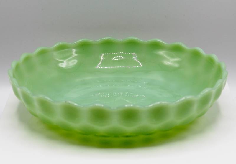 lot 2059 image: Vintage Jadeite Milk Glass Bubble Bowl
