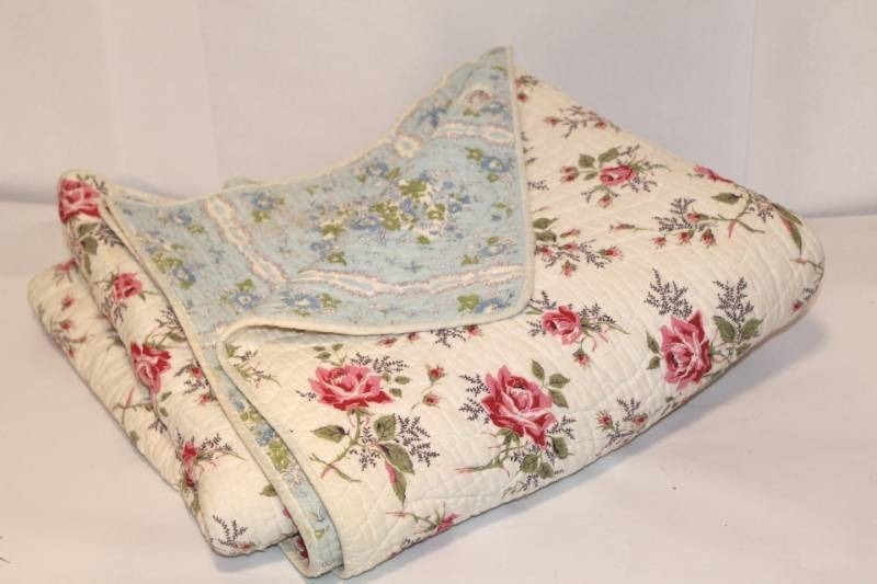 lot 2063 image: Vintage Quilt approx 70 x 72