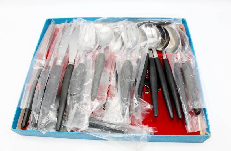 lot 2118 image: 42 pieces Mid Century Silverware - incl Grenadier Forged Stainless