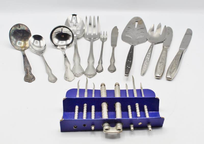 lot 2121 image: Lot of Misc Serving Flatware and Utensils