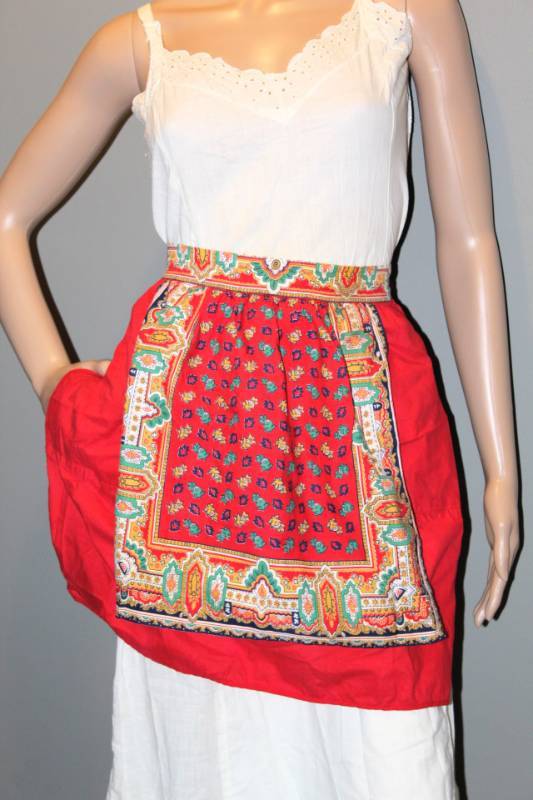 lot 2244 image: 1950s Vintage Reversible Waist-Tie Half Apron