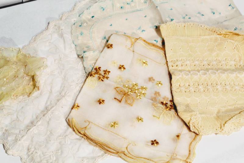 lot 2038 image: Vintage Farmhouse Chic Doilies,Lace Tabletop Pieces
