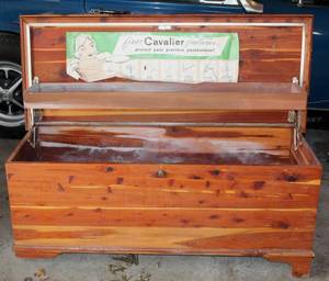 lot 2354 image: Vintage Cedar Hope Chest, Needs Repair