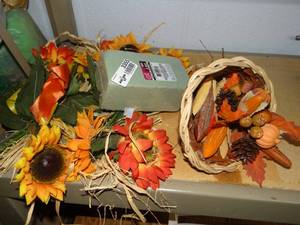 lot 3355 image: Autumn Themed Decor and Floral Foam Brick