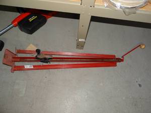 lot 3359 image: a red metal car jack
