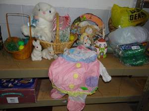 lot 3360 image: Lot of Easter Decor