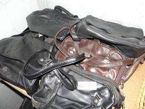 lot 3363 image: Lot of 5 Womens Purses