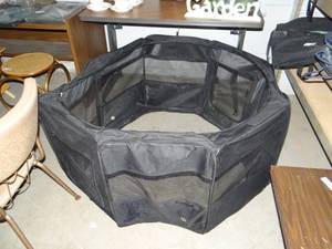 lot 3364 image: Portable Folding Pet Play Pen