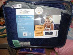 lot 3365 image: Quility Premium Kids & Adult Weighted Blanket & Removable Cover  12 lbs  60x80