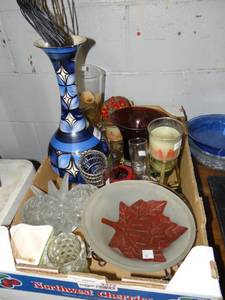 lot 3372 image: Lot of Misc Glass Home decor