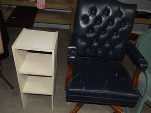 lot 3389 image: Blue Office Chair and Small Wooden 3 Tier Shelf