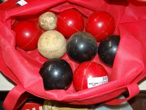 lot 3403 image: Lot of plastic balls and 1 baseball