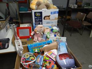 lot 3416 image: Lot of Children Toys and Stuffed animals