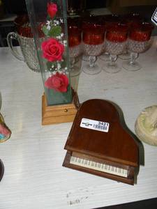 lot 3421 image: Piano and Fake Roses in Glass Case Both Music Boxes