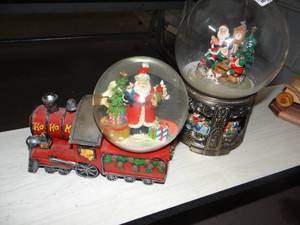 lot 3422 image: Santa Snow Globes