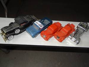 lot 3424 image: 1 Vintage Car Radio and 4 Vintage Car Themed Cologne Bottles