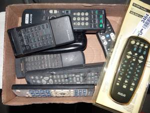 lot 3464 image: Lot of Vintage Tv Remotes