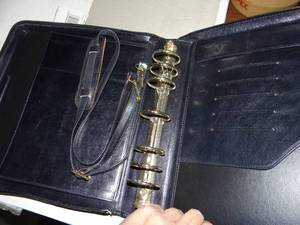 lot 3469 image: 2 zippable binders