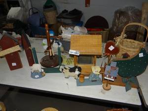 lot 3478 image: Lot of Wooden Household decorations