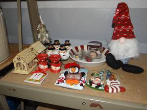lot 3494 image: Lot of Christmas Items