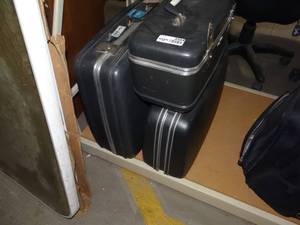 lot 3504 image: 3 pieces of Mismatched Luggage
