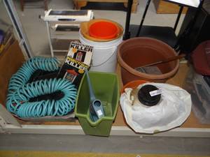 lot 3508 image: lot of Gardening Supplies