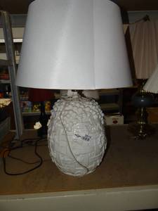 lot 3515 image: Ceramic Ornate Table Lamp