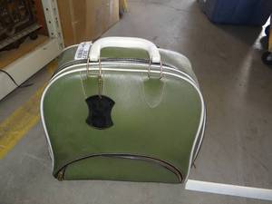 lot 3527 image: Bowling Bowl in Carrying Case